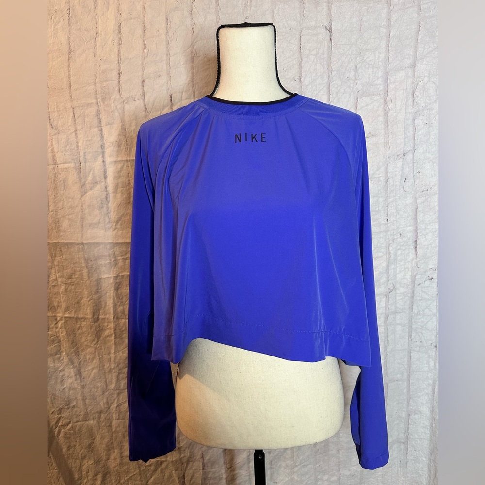 Nike Women’s Crop Workout Top - size XL